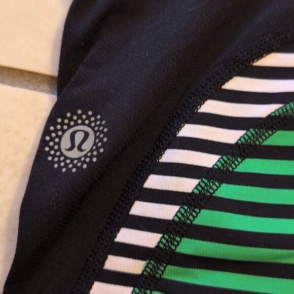 Lululemon Rare Seawheeze Run Inspire Crop II Green Insect Bugs print FLAWED 8 - Picture 10 of 10